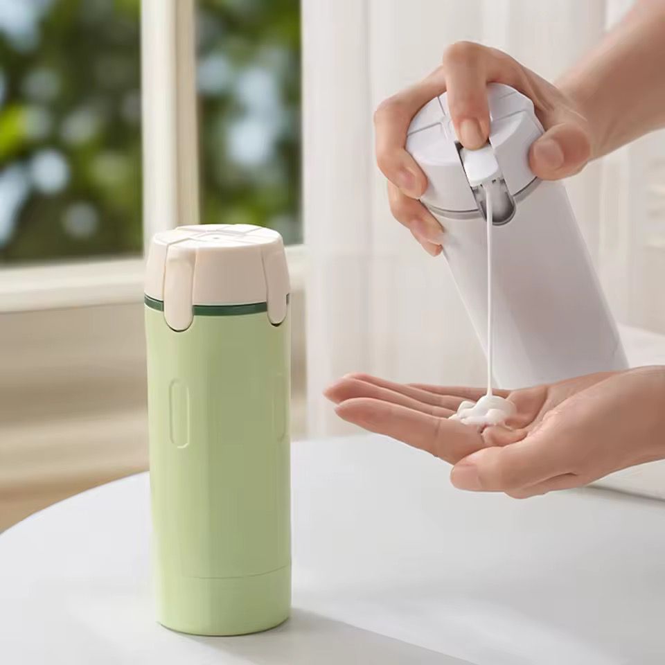 TravelDose™ – Distributeur de Voyage 4 en 1